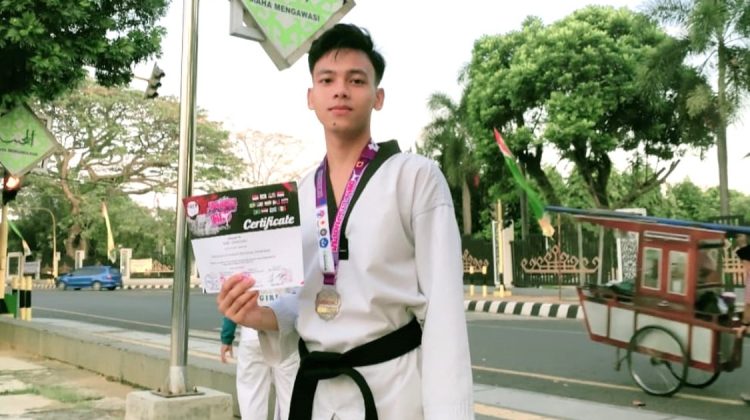 Mahasiswa UM Metro Raih Medali Perak Pertandingan Taekwondo Internasional