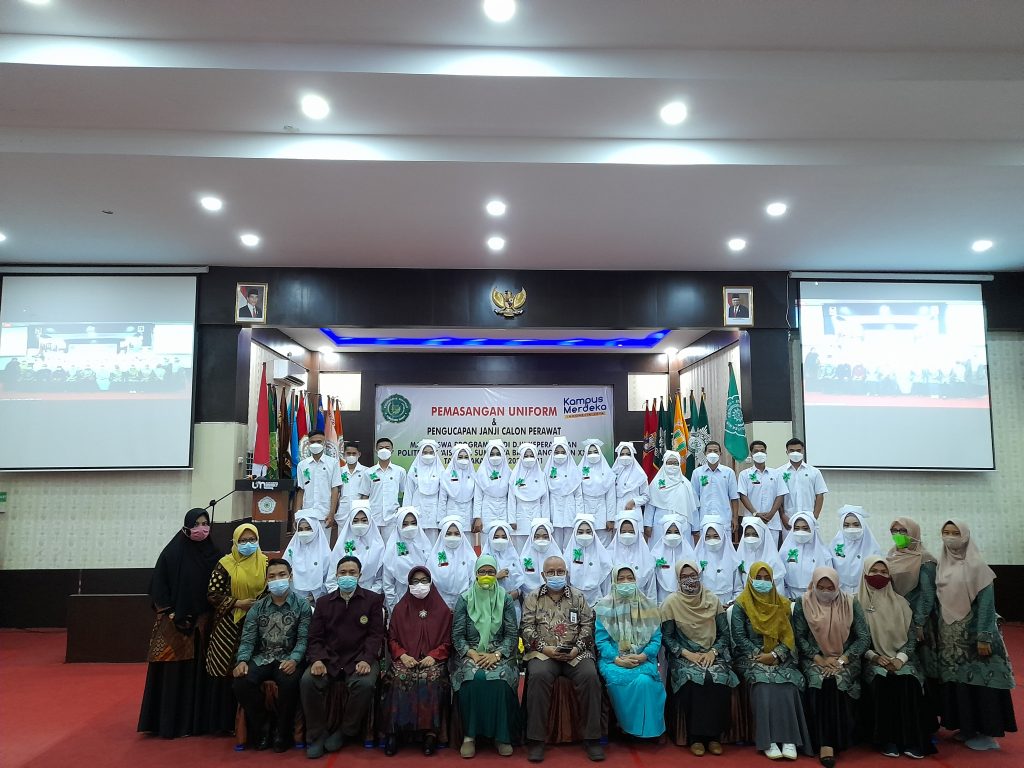 Pengucapan Janji Calon Perawat Mahasiswa Politeknik 'Aisyiyah Sumbar