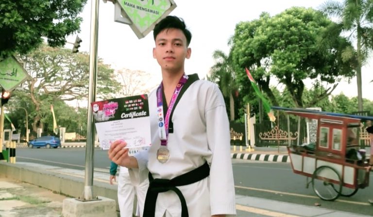 UM Metro Students Won Silver Medals on International Taekwondo Competition