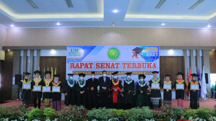 UM Bengkulu Released 776 Graduates