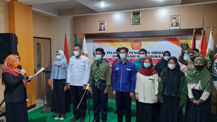 Pengurus 12 Ormawa ITS PKU Muhammadiyah Surakarta Dilantik