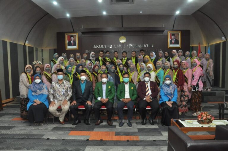 49 Graduates of D-3 Nursing Science UMJ Followed Nurses’ Pledge Procession