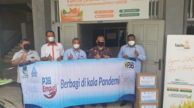 Lazismu UM Gresik Received Donation for People Affected by Covid-19