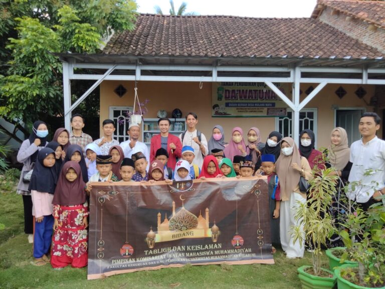 UMKO Waqf Activity To Distribute Aids in North Lampung