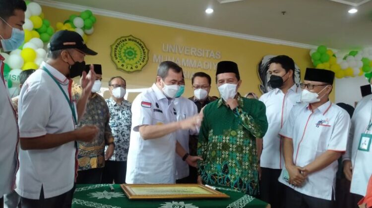 Riau Governor and UMRI Rector Launched Admission and LazisMu Office
