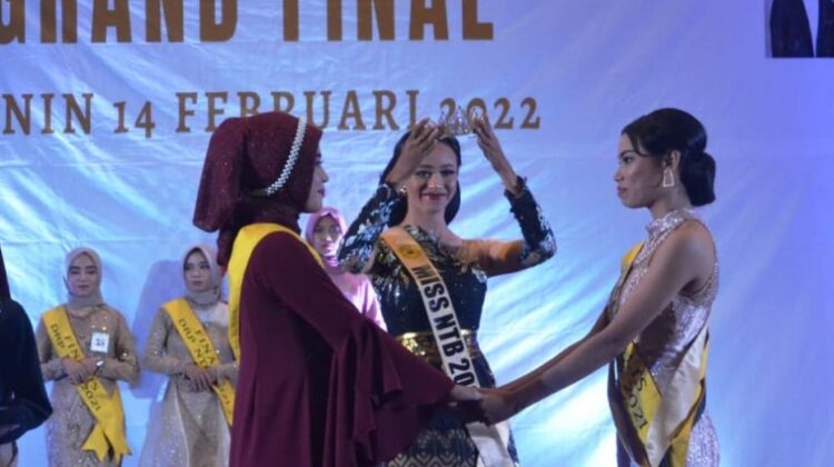 Mahasiswi UMMAT Raih 1ST Runner UP Duta Pariwisata NTB