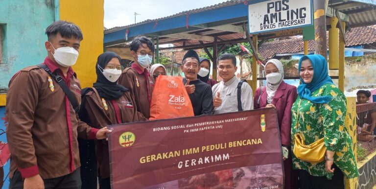 UMJ Students Distributed Aid For Serang Flood Victims