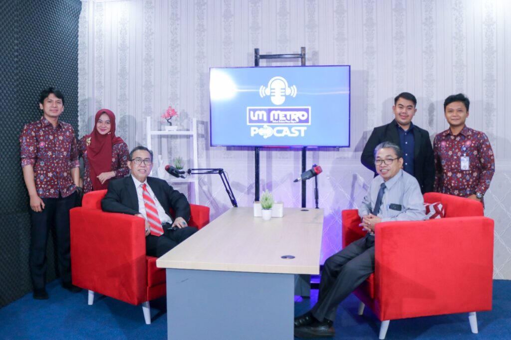 UM Metro Launching Podcast Studio, Prof. Edy Jadi Narasumber Pertama