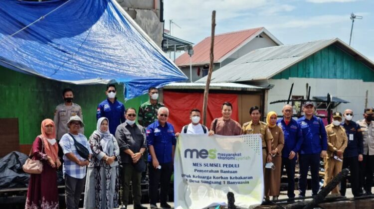 UM Palembang Distributes Assistance to Fire Accident Victims in Sumsel