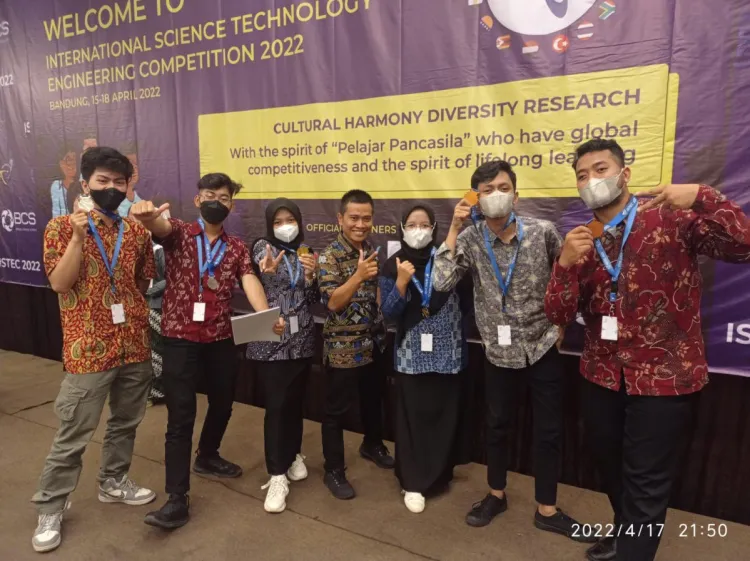 UMP Students Bagged Gold Medal in 2022 ISTEC Competition