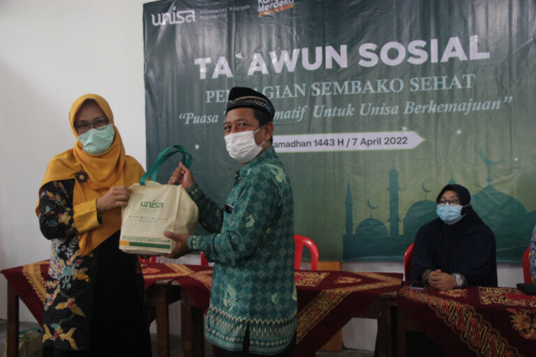 UNISA Yogyakarta Distributes Groceries and Provides Medical Checkups