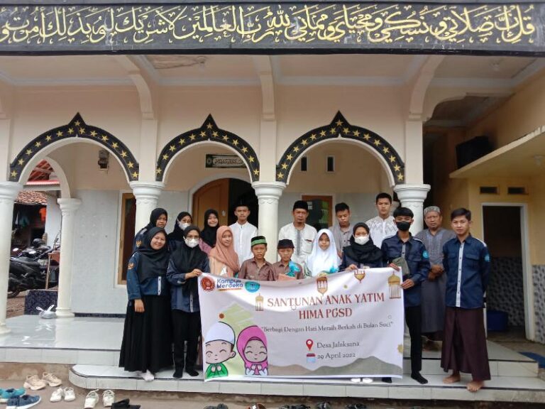 To Celebrate Shawwal, STKIP Muhammadiyah Kuningan Donates To Orphans
