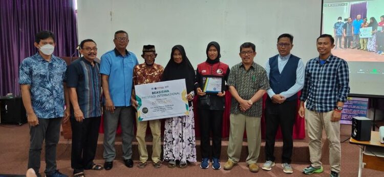 UM Palopo Awards Scholarship for Nurtang, Silver Medalist in SEA Games