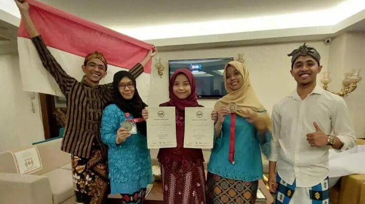 Mahasiswa UM Surabaya Raih Medali Emas Internasional