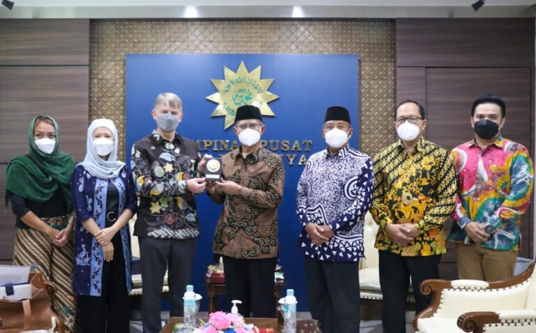 The British Ambassador to Indonesia Visits Muhammadiyah to Improve Collaboration in Education and Healthcare