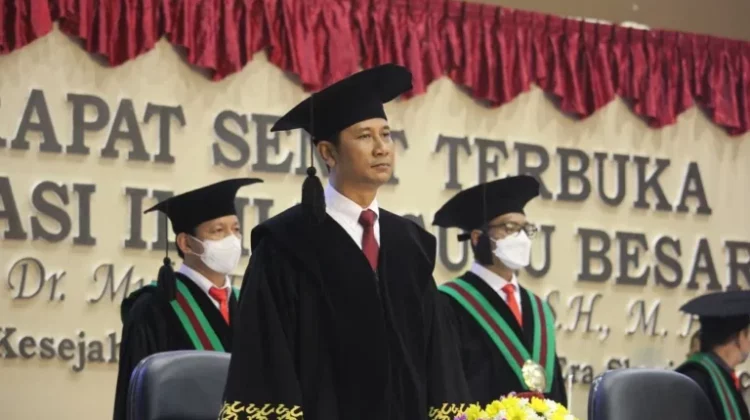 UMY Lecturer Named As Professor, Raise Law in Sharing Economy
