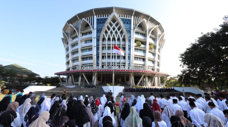 UMS Flag-Raising Ceremony Recalls Muhammadiyah Roles in Education