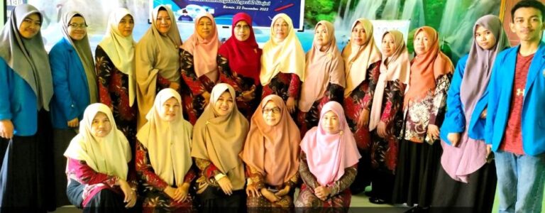 IAIM Sinjai Lecturers and Students Organize Learning Media Workshop