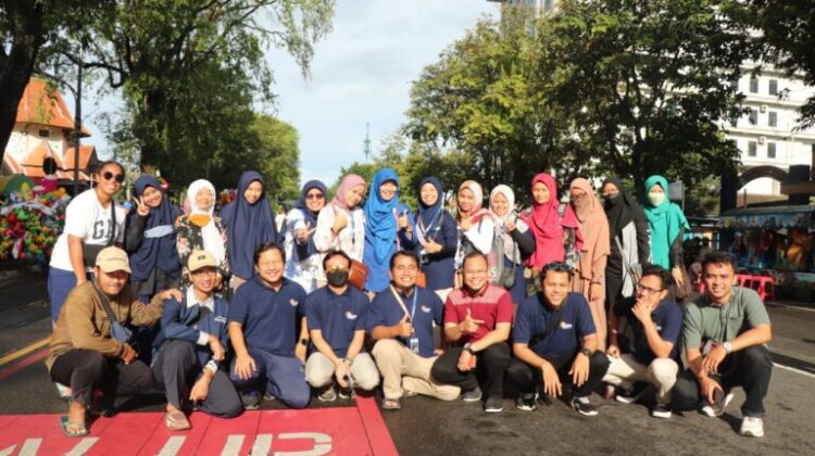Having City Tour, MSPP Batch V Participants also Visited Kotabarat Middle School