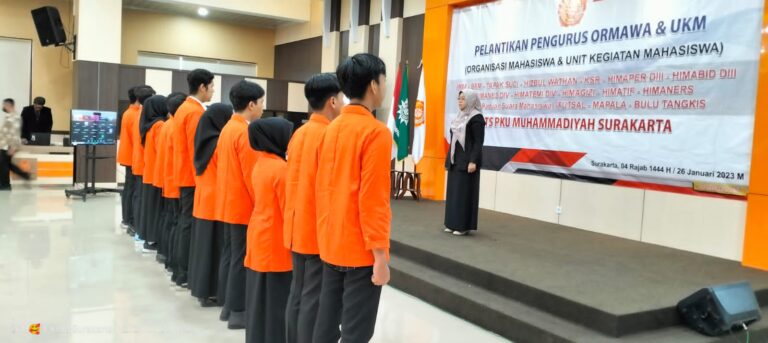 ITS PKU Muhammadiyah Surakarta Chancellor Inaugurates UKM Leaders