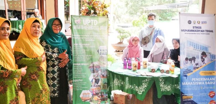 STIKes Mu Tegal and UPTD WKJ Kalibakung Promotes Health Products
