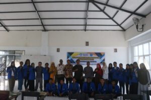 IKIPMu Maumere Rector Releases Students in Kampus Mengajar Program