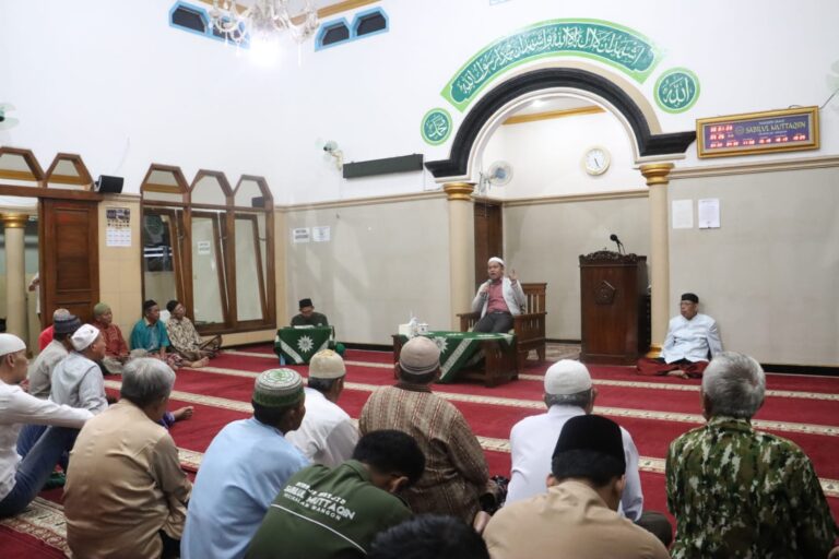 In Subuh Berjamaah, UMP Rector Shares Three Benefits of Worship Regularly