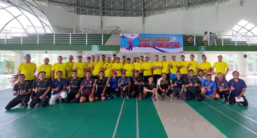 PB UNIMUS dan UMS Badminton Club Gelar Laga Persahabatan