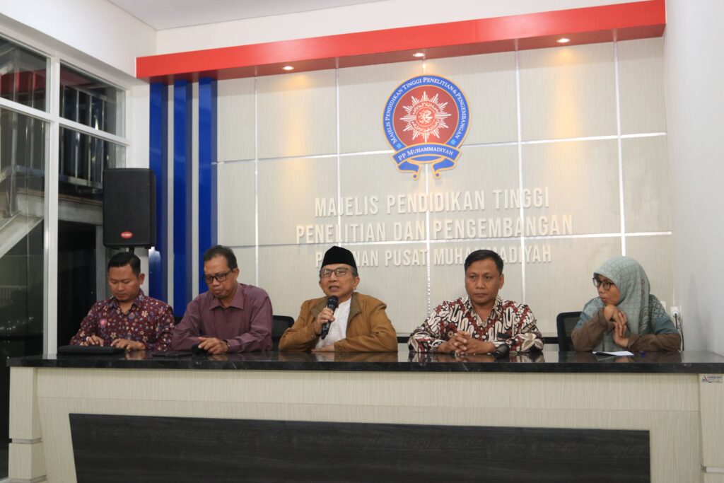 Konferensi Pers Tanggapan Aksi Unjuk Rasa Mahasiswa Universitas Muhammadiyah Madiun (UMMAD)