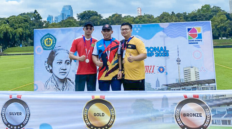 Mahasiswa UM Metro Sabet 2 Medali Kejuaraan Panahan Kartini Internasional ke-6